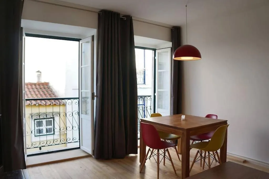 Two Bedroom Apt In Historic Location! Close To The River Lisboa