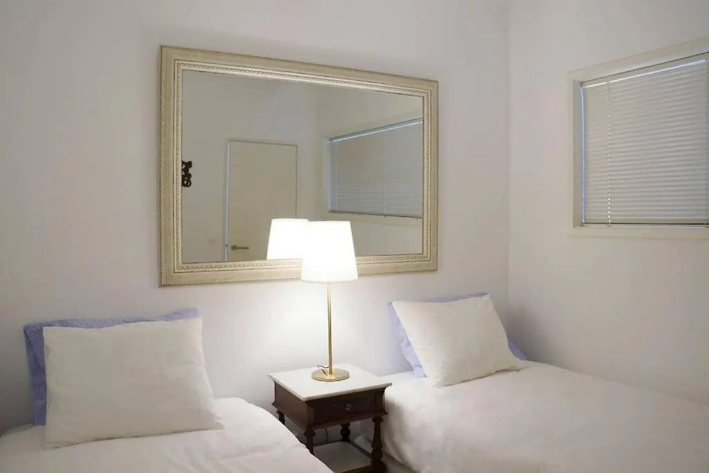 Apartmán Two Bedroom Apt In Historic Location! Close To The River Lisboa